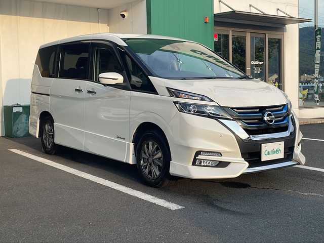 日産 セレナ e－パワー ハイウェイスター V 京都府 2018(平30)年 6.7万km ブリリアントホワイトパール 純正９インチナビ　アラウンドビューモニター　後席フリップダウンモニター　プロパイロット　両側パワースライドドア　ＬＥＤヘッドライト　純正ドライブレコーダー　ビルトインＥＴＣ　コーナーセンサー　禁煙車