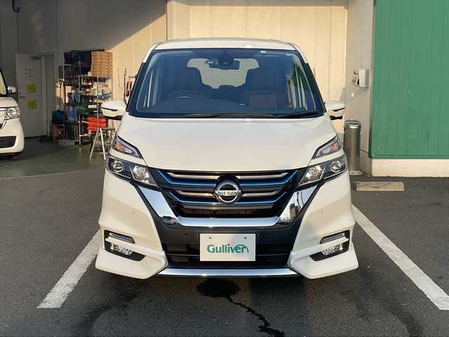 日産 セレナ e－パワー ハイウェイスター V 京都府 2018(平30)年 6.7万km ブリリアントホワイトパール 純正９インチナビ　アラウンドビューモニター　後席フリップダウンモニター　プロパイロット　両側パワースライドドア　ＬＥＤヘッドライト　純正ドライブレコーダー　ビルトインＥＴＣ　コーナーセンサー　禁煙車