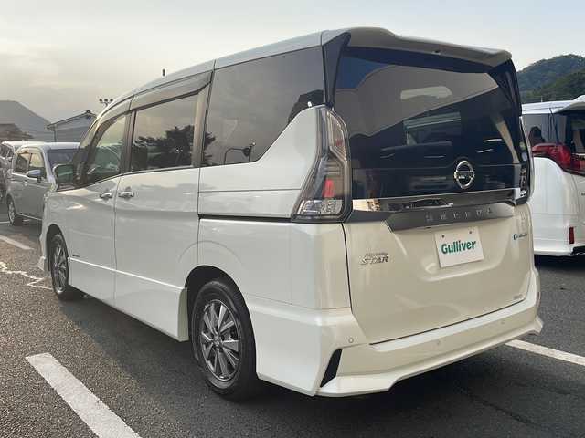 日産 セレナ e－パワー ハイウェイスター V 京都府 2018(平30)年 6.7万km ブリリアントホワイトパール 純正９インチナビ　アラウンドビューモニター　後席フリップダウンモニター　プロパイロット　両側パワースライドドア　ＬＥＤヘッドライト　純正ドライブレコーダー　ビルトインＥＴＣ　コーナーセンサー　禁煙車