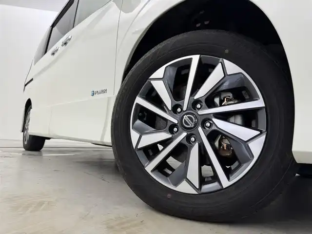日産 セレナ e－パワー ハイウェイスター V 福岡県 2022(令4)年 3.6万km ブリリアントホワイトパール 純正１０型ナビ　/全方位カメラ　/デジタルルームミラー　/プロパイロット　/コーナーセンサー　/エマージェンシーブレーキ　/レーンキープ　/ＢＳＷ　/両側電動スライドドア　/シートヒーター　/ステアリングヒーター　/ＬＥＤヘッドライト