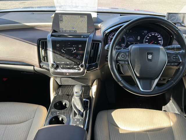 トヨタ クラウン ハイブリッド G Four 秋田県 2019(令1)年 6万km プレシャスシルバー 純正メモリナビ/Bluetooth、CD/DVD、フルセグTV/全方位カメラ/ETC/前後ドライブレコーダー/レーダークルーズコントロール/前席パワーシート/前席シートヒーター/ステアリングヒーター/純正17インチAW/社外AW付きスタッドレスタイヤ積込