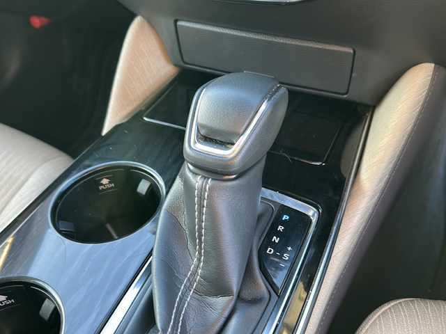 トヨタ クラウン ハイブリッド G Four 秋田県 2019(令1)年 6万km プレシャスシルバー 純正メモリナビ/Bluetooth、CD/DVD、フルセグTV/全方位カメラ/ETC/前後ドライブレコーダー/レーダークルーズコントロール/前席パワーシート/前席シートヒーター/ステアリングヒーター/純正17インチAW/社外AW付きスタッドレスタイヤ積込