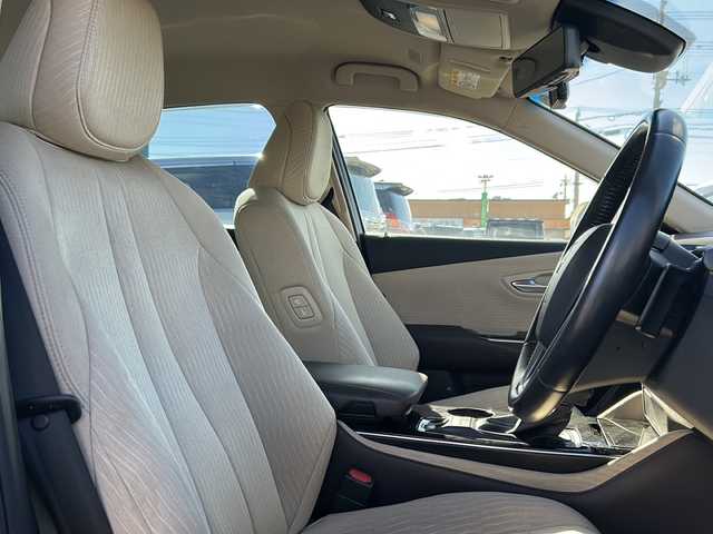 トヨタ クラウン ハイブリッド G Four 秋田県 2019(令1)年 6万km プレシャスシルバー 純正メモリナビ/Bluetooth、CD/DVD、フルセグTV/全方位カメラ/ETC/前後ドライブレコーダー/レーダークルーズコントロール/前席パワーシート/前席シートヒーター/ステアリングヒーター/純正17インチAW/社外AW付きスタッドレスタイヤ積込