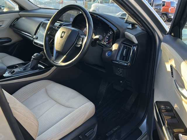 トヨタ クラウン ハイブリッド G Four 秋田県 2019(令1)年 6万km プレシャスシルバー 純正メモリナビ/Bluetooth、CD/DVD、フルセグTV/全方位カメラ/ETC/前後ドライブレコーダー/レーダークルーズコントロール/前席パワーシート/前席シートヒーター/ステアリングヒーター/純正17インチAW/社外AW付きスタッドレスタイヤ積込