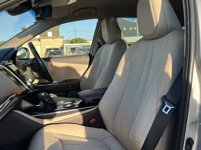 トヨタ クラウン ハイブリッド G Four 秋田県 2019(令1)年 6万km プレシャスシルバー 純正メモリナビ/Bluetooth、CD/DVD、フルセグTV/全方位カメラ/ETC/前後ドライブレコーダー/レーダークルーズコントロール/前席パワーシート/前席シートヒーター/ステアリングヒーター/純正17インチAW/社外AW付きスタッドレスタイヤ積込
