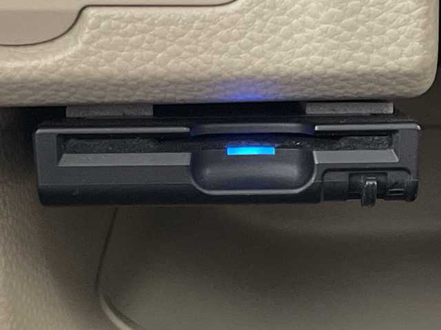 ホンダ Ｎ ＢＯＸ G 岐阜県 2018(平30)年 5.7万km プラチナホワイトパール 社外７型ＳＤナビ　/フルセグＴＶ/Ｂｌｕｅｔｏｏｔｈ/ＤＶＤ　/ハンズフリースライドドア　/サイドバイザー　/純正フロアマット　/横滑り防止装置　/ＨＩＤライト　/スマートキー　/プッシュスタート