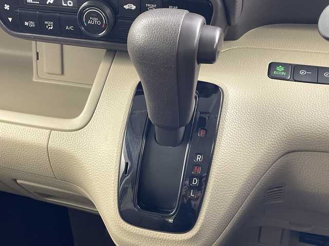 ホンダ Ｎ ＢＯＸ G 岐阜県 2018(平30)年 5.7万km プラチナホワイトパール 社外７型ＳＤナビ　/フルセグＴＶ/Ｂｌｕｅｔｏｏｔｈ/ＤＶＤ　/ハンズフリースライドドア　/サイドバイザー　/純正フロアマット　/横滑り防止装置　/ＨＩＤライト　/スマートキー　/プッシュスタート