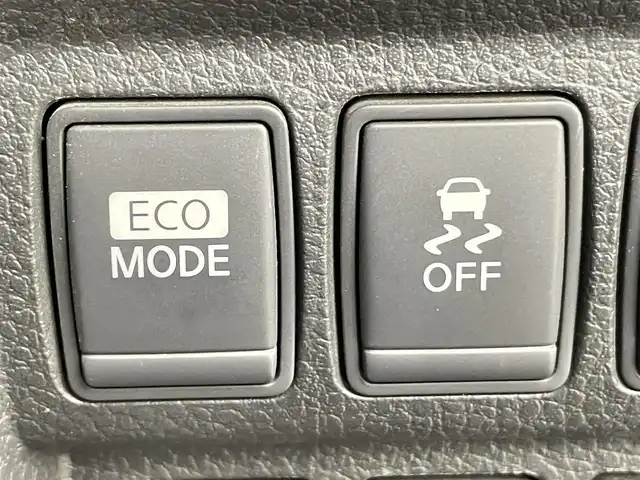 日産 エルグランド 250ハイウェイスター 千葉県 2012(平24)年 10.6万km ファントムブラック 禁煙車/サポカーS ワイド/・衝突被害軽減ブレーキ/・ペダル踏み間違い時加速抑制装置/・車線逸脱警報/両側パワースライドドア/フリップダウンモニター/社外7インチナビ/CD/DVD/Bluetooth/ワンセグ/バックカメラ/ハーフレザーシート/純正18インチアルミホイール/オートエアコン/プッシュスタート/スマートキー