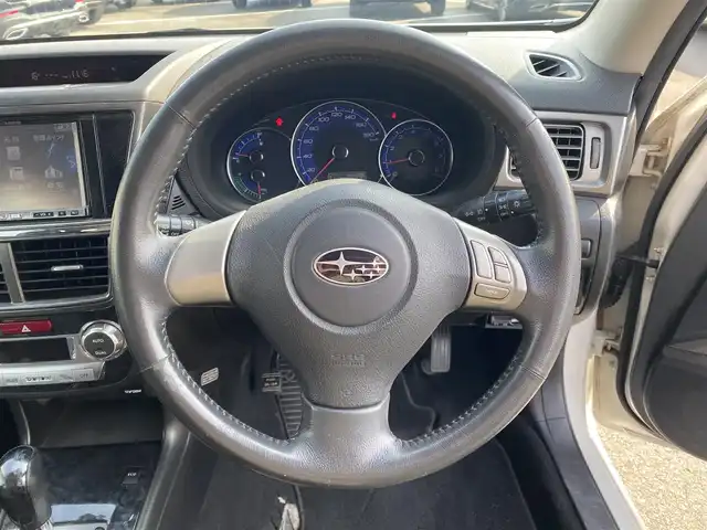 スバル エクシーガ 2．0i－S 福岡県 2009(平21)年 12.2万km サテンホワイトパール ・サンルーフ/・クルーズコントロール/・純正ナビ/Bluetooth/USB/・D席パワーシート/・DTV/・ETC/・純正17AW/・保証書/・取扱説明書