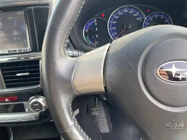 スバル エクシーガ 2．0i－S 福岡県 2009(平21)年 12.2万km サテンホワイトパール ・サンルーフ/・クルーズコントロール/・純正ナビ/Bluetooth/USB/・D席パワーシート/・DTV/・ETC/・純正17AW/・保証書/・取扱説明書