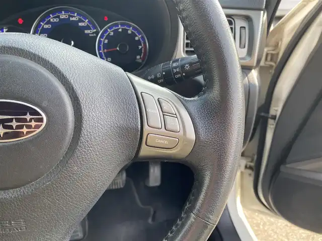 スバル エクシーガ 2．0i－S 福岡県 2009(平21)年 12.2万km サテンホワイトパール ・サンルーフ/・クルーズコントロール/・純正ナビ/Bluetooth/USB/・D席パワーシート/・DTV/・ETC/・純正17AW/・保証書/・取扱説明書