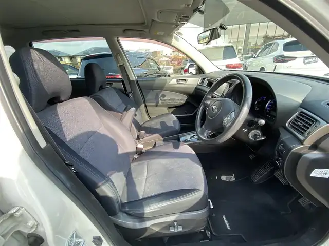スバル エクシーガ 2．0i－S 福岡県 2009(平21)年 12.2万km サテンホワイトパール ・サンルーフ/・クルーズコントロール/・純正ナビ/Bluetooth/USB/・D席パワーシート/・DTV/・ETC/・純正17AW/・保証書/・取扱説明書