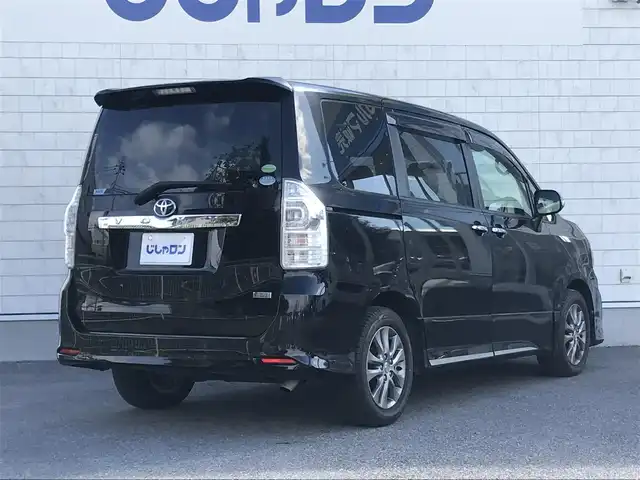 トヨタ ヴォクシー ZS 煌Z 栃木県 2013(平25)年 8.2万km ブラック )IDOMが運営する【じしゃロン小山店】の自社ローン専用車両になります。こちらは現金またはオートローンご利用時の価格です。自社ローンご希望の方は別途その旨お申付け下さい//禁煙車/純正フルセグナビ/（CD/DVD/AM/FMラジオ）/(Bluetooth)/スマートキー/プッシュスタート/ＥＴＣ/両側パワースライドドア/ドライブレコーダー/チップアップシート/ステアリングリモコン/電動格納ドアミラー/パワーウインドウ/オートライト/防眩ミラー