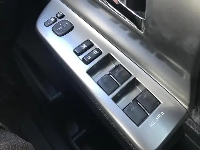 トヨタ ヴォクシー ZS 煌Z 栃木県 2013(平25)年 8.2万km ブラック )IDOMが運営する【じしゃロン小山店】の自社ローン専用車両になります。こちらは現金またはオートローンご利用時の価格です。自社ローンご希望の方は別途その旨お申付け下さい//禁煙車/純正フルセグナビ/（CD/DVD/AM/FMラジオ）/(Bluetooth)/スマートキー/プッシュスタート/ＥＴＣ/両側パワースライドドア/ドライブレコーダー/チップアップシート/ステアリングリモコン/電動格納ドアミラー/パワーウインドウ/オートライト/防眩ミラー