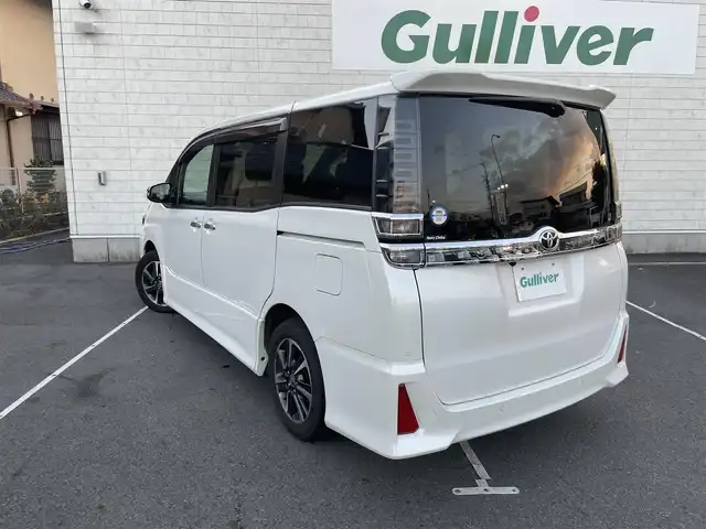 トヨタ ヴォクシー ZS 煌Ⅲ 静岡県 2021(令3)年 3.9万km ホワイトパールクリスタルシャイン 純正9インチナビ/フルセグTV/Bluetooth接続/バックカメラ/トヨタセーフティセンス/プリクラッシュセーフティ/レーンキープアシスト/横滑り防止装置/両側パワースライドドア/クルーズコントロール/ビルトインETC/プッシュスタート/スマートキー/ハーフレザーシート/LEDオートライト/オートハイビーム/フロアマット/取扱説明書