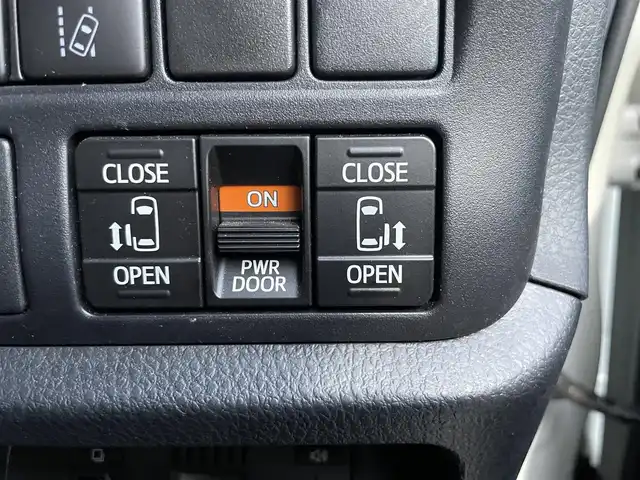 トヨタ ヴォクシー ZS 煌Ⅲ 静岡県 2021(令3)年 3.9万km ホワイトパールクリスタルシャイン 純正9インチナビ/フルセグTV/Bluetooth接続/バックカメラ/トヨタセーフティセンス/プリクラッシュセーフティ/レーンキープアシスト/横滑り防止装置/両側パワースライドドア/クルーズコントロール/ビルトインETC/プッシュスタート/スマートキー/ハーフレザーシート/LEDオートライト/オートハイビーム/フロアマット/取扱説明書