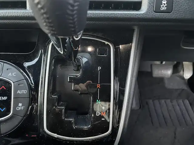 トヨタ ヴォクシー ZS 煌Ⅲ 静岡県 2021(令3)年 3.9万km ホワイトパールクリスタルシャイン 純正9インチナビ/フルセグTV/Bluetooth接続/バックカメラ/トヨタセーフティセンス/プリクラッシュセーフティ/レーンキープアシスト/横滑り防止装置/両側パワースライドドア/クルーズコントロール/ビルトインETC/プッシュスタート/スマートキー/ハーフレザーシート/LEDオートライト/オートハイビーム/フロアマット/取扱説明書