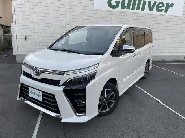 トヨタ ヴォクシー ZS 煌Ⅲ 静岡県 2021(令3)年 3.9万km ホワイトパールクリスタルシャイン 純正9インチナビ/フルセグTV/Bluetooth接続/バックカメラ/トヨタセーフティセンス/プリクラッシュセーフティ/レーンキープアシスト/横滑り防止装置/両側パワースライドドア/クルーズコントロール/ビルトインETC/プッシュスタート/スマートキー/ハーフレザーシート/LEDオートライト/オートハイビーム/フロアマット/取扱説明書