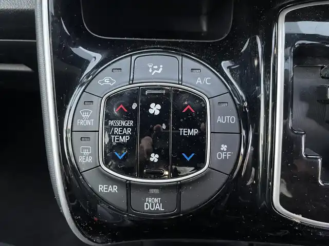 トヨタ ヴォクシー ZS 煌Ⅲ 静岡県 2021(令3)年 3.9万km ホワイトパールクリスタルシャイン 純正9インチナビ/フルセグTV/Bluetooth接続/バックカメラ/トヨタセーフティセンス/プリクラッシュセーフティ/レーンキープアシスト/横滑り防止装置/両側パワースライドドア/クルーズコントロール/ビルトインETC/プッシュスタート/スマートキー/ハーフレザーシート/LEDオートライト/オートハイビーム/フロアマット/取扱説明書