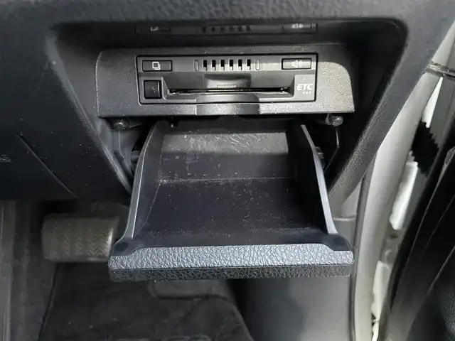 トヨタ ヴォクシー ZS 煌Ⅲ 静岡県 2021(令3)年 3.9万km ホワイトパールクリスタルシャイン 純正9インチナビ/フルセグTV/Bluetooth接続/バックカメラ/トヨタセーフティセンス/プリクラッシュセーフティ/レーンキープアシスト/横滑り防止装置/両側パワースライドドア/クルーズコントロール/ビルトインETC/プッシュスタート/スマートキー/ハーフレザーシート/LEDオートライト/オートハイビーム/フロアマット/取扱説明書