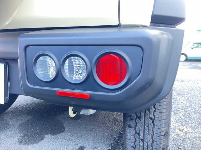 スズキ ジムニー シエラ JL 神奈川県 2022(令4)年 0.3万km シフォンアイボリーM ワンオーナー/プッシュスタート/社外SDナビ/Bluetooth接続/ビルトインETC/シートヒーター/デジタルインナーミラー型ドライブレコーダー/ダウンヒルアシスト/オートライト/電動格納ミラー/LEDライト、フォグライト