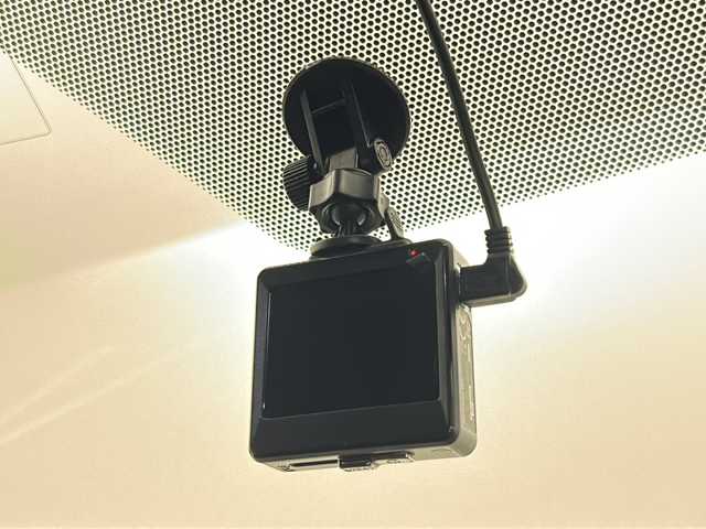 トヨタ カローラ スポーツ ハイブリッドG Z 宮城県 2019(令1)年 5.3万km ホワイトパールクリスタルシャイン 禁煙車/ワンオーナー/トヨタセーフティーセンス/・レーダークルーズコントロール/・プリクラッシュセーフティーシステム/・レーントレーシングアシスト/・オートマチックハイビーム/・リアクロストラフィックアラート/・パーキングサポートブレーキ/・ロードサインアシスト/ブラインドスポットモニター/純正9インチナビ/（BT.CD.DVD.AM.FM.USB）/フルセグテレビ/バックカメラ/社外ドライブレコーダー（F）/ビルトインETC/電動パーキングブレーキ/AUTOHOLD/前席シートヒーター/革巻きステアリング/ステアリングスイッチ/プッシュスタート/スマートキー/スペアキー/純正フロアマット/純正ドアバイザー/純正18インチアルミホイール/LEDヘッドライト/LEDフォグランプ/アイドリングストップ/横滑り防止機能