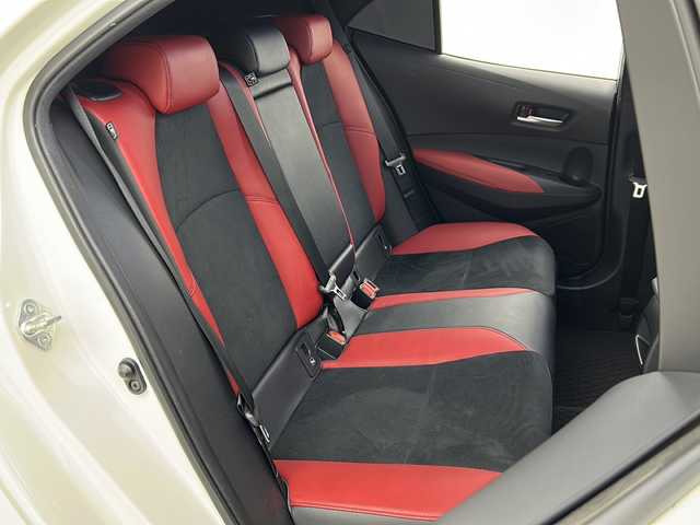 トヨタ カローラ スポーツ ハイブリッドG Z 宮城県 2019(令1)年 5.3万km ホワイトパールクリスタルシャイン 禁煙車/ワンオーナー/トヨタセーフティーセンス/・レーダークルーズコントロール/・プリクラッシュセーフティーシステム/・レーントレーシングアシスト/・オートマチックハイビーム/・リアクロストラフィックアラート/・パーキングサポートブレーキ/・ロードサインアシスト/ブラインドスポットモニター/純正9インチナビ/（BT.CD.DVD.AM.FM.USB）/フルセグテレビ/バックカメラ/社外ドライブレコーダー（F）/ビルトインETC/電動パーキングブレーキ/AUTOHOLD/前席シートヒーター/革巻きステアリング/ステアリングスイッチ/プッシュスタート/スマートキー/スペアキー/純正フロアマット/純正ドアバイザー/純正18インチアルミホイール/LEDヘッドライト/LEDフォグランプ/アイドリングストップ/横滑り防止機能