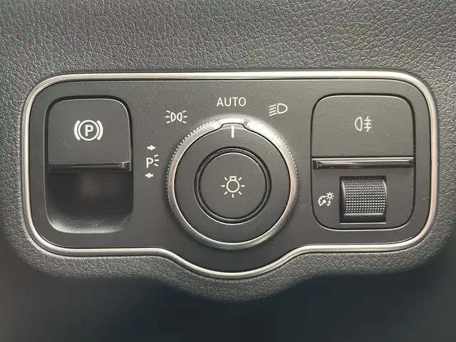 メルセデス・ベンツ Ｍ・ベンツ ＧＬＡ２００ｄ 4マチック 福岡県 2023(令5)年 0.8万km マウンテングレー ワンオーナー/純正ナビ/Bluetooth対応/FM/AM/レーダークルーズコントロール/パドルシフト/360度カメラ/バックカメラ/ブラインドスポットモニター/パワーバックドア/前席パワーシート（メモリ付き）/前席シートヒーター/ETC/ハーフレザー/純正フロアマット/純正アルミホイール/プッシュスタート/アイドリングストップ/保証書/取扱説明書/スペアキー/スマートキー