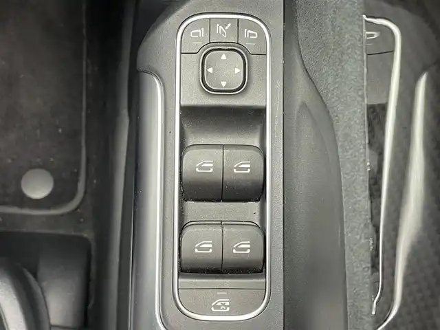 メルセデス・ベンツ Ｍ・ベンツ ＧＬＡ２００ｄ 4マチック 福岡県 2023(令5)年 0.8万km マウンテングレー ワンオーナー/純正ナビ/Bluetooth対応/FM/AM/レーダークルーズコントロール/パドルシフト/360度カメラ/バックカメラ/ブラインドスポットモニター/パワーバックドア/前席パワーシート（メモリ付き）/前席シートヒーター/ETC/ハーフレザー/純正フロアマット/純正アルミホイール/プッシュスタート/アイドリングストップ/保証書/取扱説明書/スペアキー/スマートキー