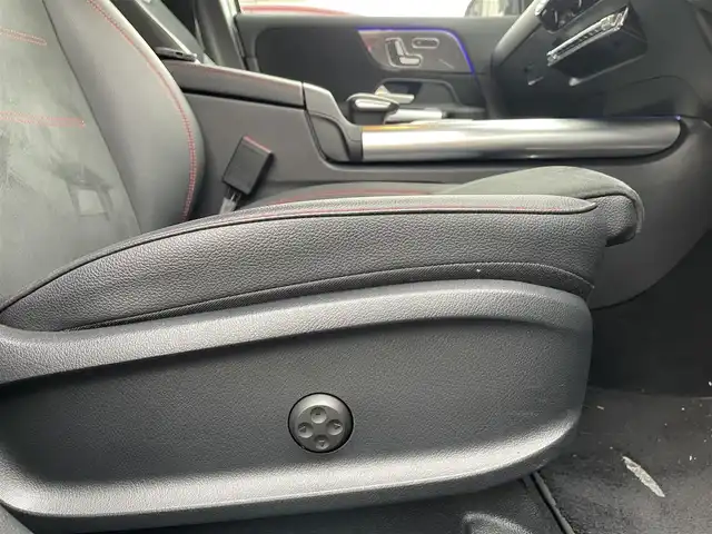 メルセデス・ベンツ Ｍ・ベンツ ＧＬＡ２００ｄ 4マチック 福岡県 2023(令5)年 0.8万km マウンテングレー ワンオーナー/純正ナビ/Bluetooth対応/FM/AM/レーダークルーズコントロール/パドルシフト/360度カメラ/バックカメラ/ブラインドスポットモニター/パワーバックドア/前席パワーシート（メモリ付き）/前席シートヒーター/ETC/ハーフレザー/純正フロアマット/純正アルミホイール/プッシュスタート/アイドリングストップ/保証書/取扱説明書/スペアキー/スマートキー