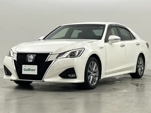 トヨタ クラウン ハイブリッド アスリートS 福岡県 2016(平28)年 6.4万km ホワイトパールクリスタルシャイン 純正ナビ（フルセグTV）　/バックカメラ　/ビルトインＥＴＣ　/レーダークルーズコントロール　/コーナーセンサー　/衝突軽減ブレーキ　/ＩＣＳ　/ＭＴモード付き　/シートベンチレーション／ヒーター　/ステアリングヒーター　/本革　/ＬＥＤヘッドライト　/パワーシート　/純正１７インチアルミホイール