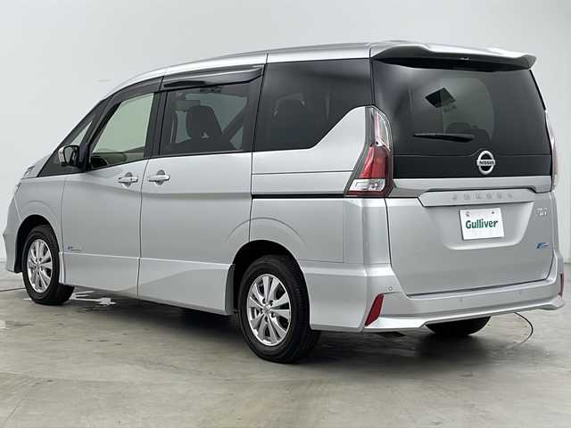 日産 セレナ ハイウェイスター 道央・札幌 2016(平28)年 5.9万km ブリリアントシルバー ・4WD/・純正ナビ&フルセグ&CD&DVD&SD&BT/・全方位カメラ/・バックカメラ/・プロパイロット/・車線逸脱防止機能/・衝突軽減ブレーキ/・標識認識機能/・ふらつき警報機能/・オートブレーキホールド/・クルーズコントロール/・両側パワースライドドア/・ハンズフリースライドドア/・純正フリップダウンモニター/・デジタルインナーミラー/・社外ドライブレコーダー/・純正フロアマット/・オートライト/・LEDヘッドライト/・フォグランプ/・後席シェード/・アイドリングストップ/・スマートキー/・スペアキー/・横滑り防止/・純正ドアバイザー/・純正15インチAW