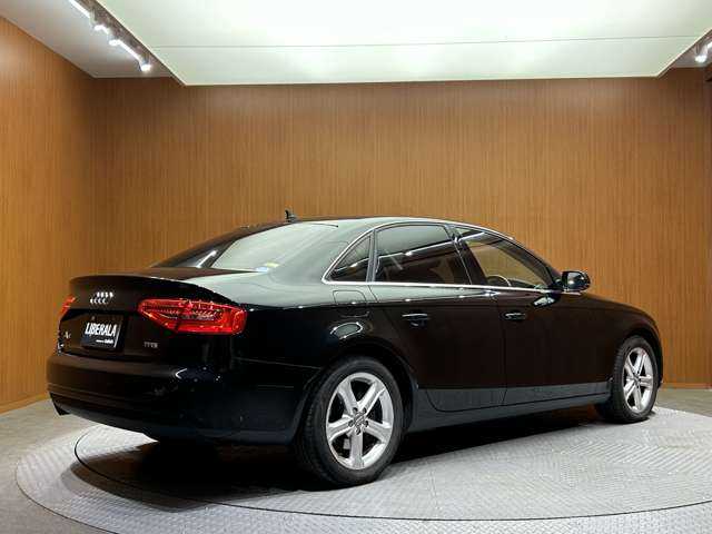 アウディ Ａ４ 2．0 TFSI 千葉県 2015(平27)年 5.9万km ファントムブラックパールエフェクト アシスタンスＰＫＧ　/ＡＣＣ　/黒革シート　/ナビ　/ＴＶ　/Ｂｌｕｅｔｏｏｔｈ接続　/Ｂカメラ　/電動シート　/シートヒーター　/プッシュスート　/スマートキー　/サイドアシスト　/レーンキープアシスト　/ＥＴＣ　/禁煙車