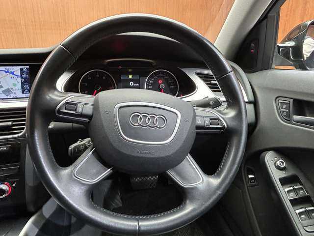 アウディ Ａ４ 2．0 TFSI 千葉県 2015(平27)年 5.9万km ファントムブラックパールエフェクト アシスタンスＰＫＧ　/ＡＣＣ　/黒革シート　/ナビ　/ＴＶ　/Ｂｌｕｅｔｏｏｔｈ接続　/Ｂカメラ　/電動シート　/シートヒーター　/プッシュスート　/スマートキー　/サイドアシスト　/レーンキープアシスト　/ＥＴＣ　/禁煙車