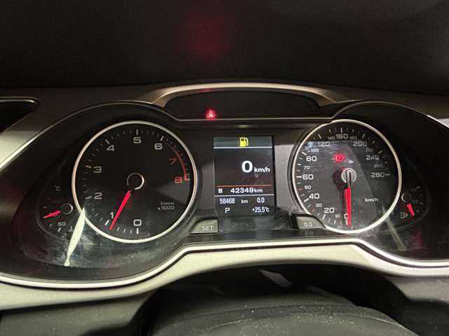 アウディ Ａ４ 2．0 TFSI 千葉県 2015(平27)年 5.9万km ファントムブラックパールエフェクト アシスタンスＰＫＧ　/ＡＣＣ　/黒革シート　/ナビ　/ＴＶ　/Ｂｌｕｅｔｏｏｔｈ接続　/Ｂカメラ　/電動シート　/シートヒーター　/プッシュスート　/スマートキー　/サイドアシスト　/レーンキープアシスト　/ＥＴＣ　/禁煙車