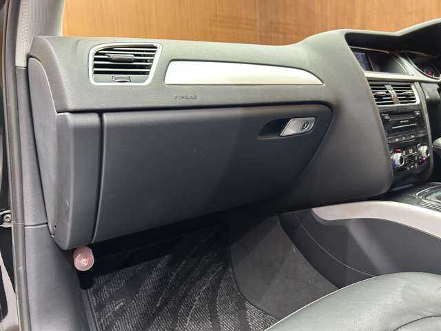 アウディ Ａ４ 2．0 TFSI 千葉県 2015(平27)年 5.9万km ファントムブラックパールエフェクト アシスタンスＰＫＧ　/ＡＣＣ　/黒革シート　/ナビ　/ＴＶ　/Ｂｌｕｅｔｏｏｔｈ接続　/Ｂカメラ　/電動シート　/シートヒーター　/プッシュスート　/スマートキー　/サイドアシスト　/レーンキープアシスト　/ＥＴＣ　/禁煙車