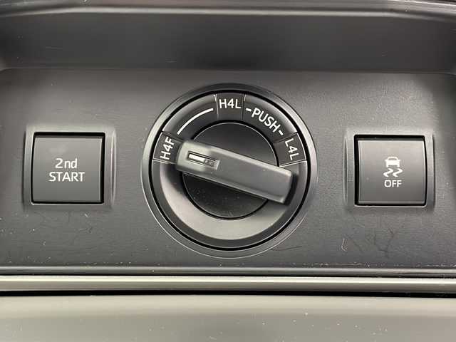 トヨタ ランドクルーザー プラド TX Lパッケージ 千葉県 2019(平31)年 5.1万km ホワイトパールクリスタルシャイン 衝突軽減ブレーキ/レーンキープアシスト/オートハイビーム/純正ナビ/（フルセグ/Bluetooth/FM/AM)/サンルーフ/バックカメラ/ステアリングスイッチ/ETC2.0/ドライブレコーダー/クルーズコントロール/レザーシート/エアシート/パワーシート（D/N席）/スマートキー/プッシュスタート/LEDヘッドライト/フォグライト/ウィンカーミラー/純正サイドバイザー/コーナーセンサー/ISOFIX