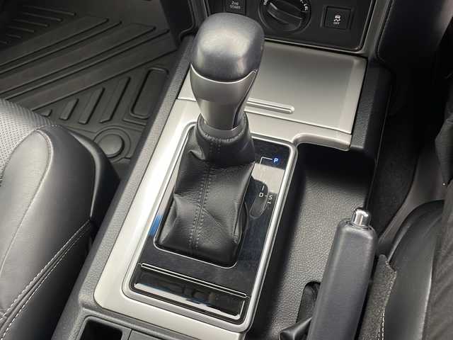 トヨタ ランドクルーザー プラド TX Lパッケージ 千葉県 2019(平31)年 5.1万km ホワイトパールクリスタルシャイン 衝突軽減ブレーキ/レーンキープアシスト/オートハイビーム/純正ナビ/（フルセグ/Bluetooth/FM/AM)/サンルーフ/バックカメラ/ステアリングスイッチ/ETC2.0/ドライブレコーダー/クルーズコントロール/レザーシート/エアシート/パワーシート（D/N席）/スマートキー/プッシュスタート/LEDヘッドライト/フォグライト/ウィンカーミラー/純正サイドバイザー/コーナーセンサー/ISOFIX