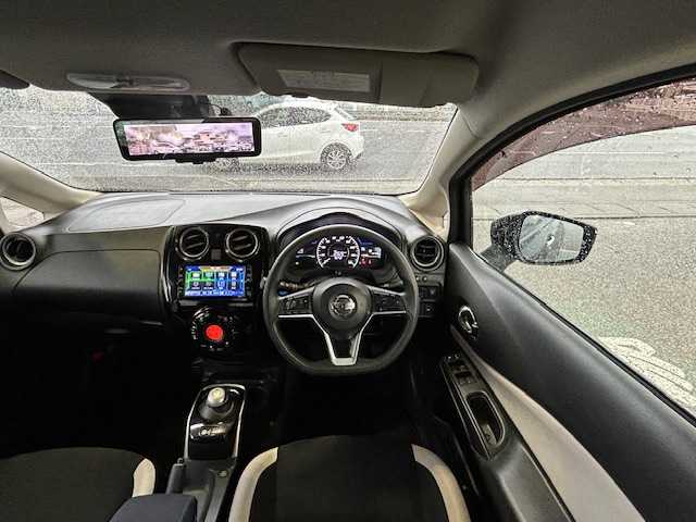 日産 ノート e－パワー X Vセレクション 茨城県 2020(令2)年 4.9万km 黒 純正SDナビ/Bluetooth/フルセグテレビ/バックカメラ/全方位カメラ/アイドリングストップ/横滑り防止装置/衝突被害軽減システム/前後コーナーセンサー/レーンキープアシスト/クルーズコントロール/USB入力端子/オートライト/オートマチックハイビーム/スマートキー