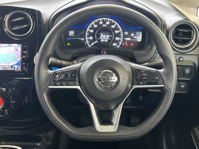 日産 ノート e－パワー X Vセレクション 茨城県 2020(令2)年 4.9万km 黒 純正SDナビ/Bluetooth/フルセグテレビ/バックカメラ/全方位カメラ/アイドリングストップ/横滑り防止装置/衝突被害軽減システム/前後コーナーセンサー/レーンキープアシスト/クルーズコントロール/USB入力端子/オートライト/オートマチックハイビーム/スマートキー