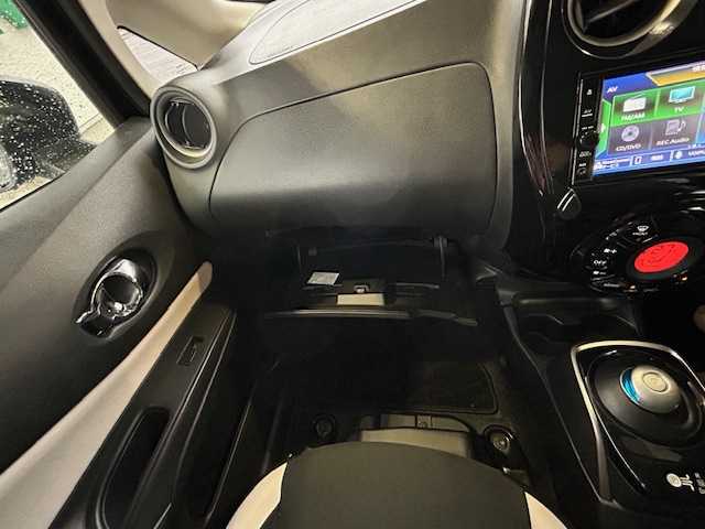 日産 ノート e－パワー X Vセレクション 茨城県 2020(令2)年 4.9万km 黒 純正SDナビ/Bluetooth/フルセグテレビ/バックカメラ/全方位カメラ/アイドリングストップ/横滑り防止装置/衝突被害軽減システム/前後コーナーセンサー/レーンキープアシスト/クルーズコントロール/USB入力端子/オートライト/オートマチックハイビーム/スマートキー