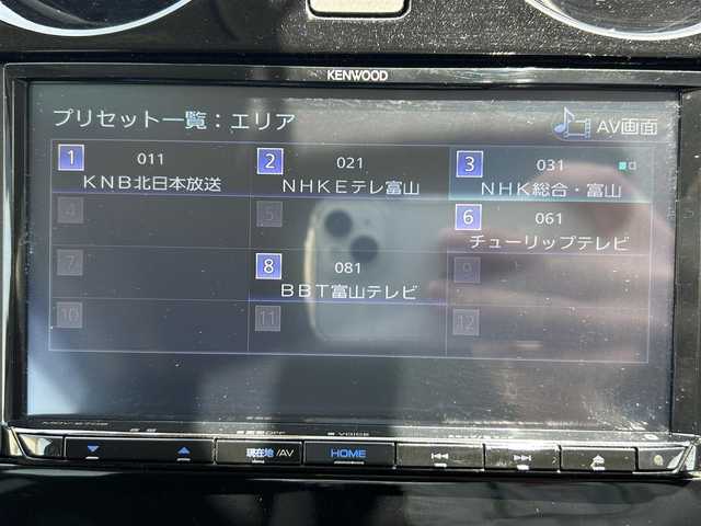 日産 ノート e－パワー B 富山県 2018(平30)年 7.9万km ホワイト インテリジェントエマージェンシーブレーキ/純正ナビ/フルセグTV/Bluetooth/DVD再生/バックカメラ/ETC/インテリジェントキー/オートライト/ホイールキャップ4個あり/スタッドレスタイヤ付ホイール4本有