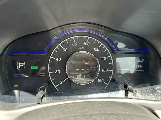 日産 ノート e－パワー B 富山県 2018(平30)年 7.9万km ホワイト インテリジェントエマージェンシーブレーキ/純正ナビ/フルセグTV/Bluetooth/DVD再生/バックカメラ/ETC/インテリジェントキー/オートライト/ホイールキャップ4個あり/スタッドレスタイヤ付ホイール4本有