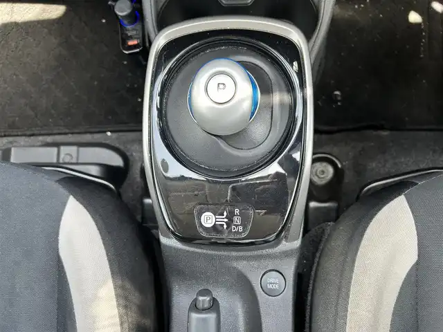 日産 ノート e－パワー B 富山県 2018(平30)年 7.9万km ホワイト インテリジェントエマージェンシーブレーキ/純正ナビ/フルセグTV/Bluetooth/DVD再生/バックカメラ/ETC/インテリジェントキー/オートライト/ホイールキャップ4個あり/スタッドレスタイヤ付ホイール4本有