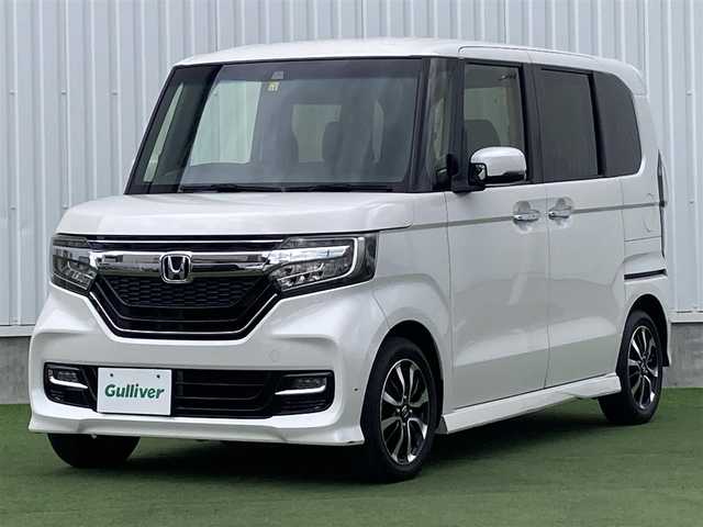 ホンダ Ｎ ＢＯＸ カスタム G L ホンダセンシング 香川県 2018(平30)年 5.4万km プラチナホワイトパール 登録時走行距離：54079km/ディーラー純正8型ナビ/バックカメラ/左側パワースライドドア/衝突被害軽減装置/レーンキープアシスト/レーダークルーズコントロール/横滑り防止装置/LEDヘッドライト/オートライト/フォグランプ/ビルトインETC/ロールサンシェード/ISOFIX/ステアリングスイッチ/プッシュスタート/スマートキー