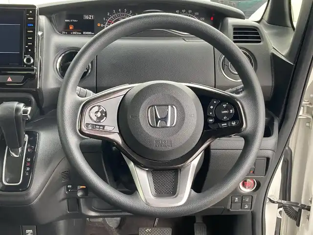 ホンダ Ｎ ＢＯＸ カスタム G L ホンダセンシング 香川県 2018(平30)年 5.4万km プラチナホワイトパール 登録時走行距離：54079km/ディーラー純正8型ナビ/バックカメラ/左側パワースライドドア/衝突被害軽減装置/レーンキープアシスト/レーダークルーズコントロール/横滑り防止装置/LEDヘッドライト/オートライト/フォグランプ/ビルトインETC/ロールサンシェード/ISOFIX/ステアリングスイッチ/プッシュスタート/スマートキー