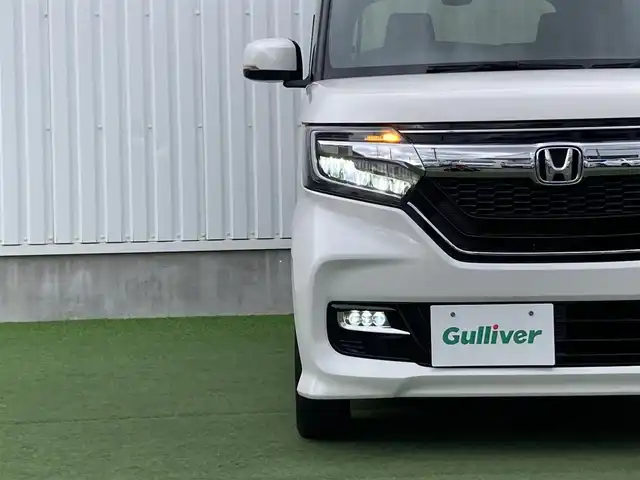 ホンダ Ｎ ＢＯＸ カスタム G L ホンダセンシング 香川県 2018(平30)年 5.4万km プラチナホワイトパール 登録時走行距離：54079km/ディーラー純正8型ナビ/バックカメラ/左側パワースライドドア/衝突被害軽減装置/レーンキープアシスト/レーダークルーズコントロール/横滑り防止装置/LEDヘッドライト/オートライト/フォグランプ/ビルトインETC/ロールサンシェード/ISOFIX/ステアリングスイッチ/プッシュスタート/スマートキー