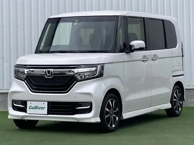 ホンダ Ｎ ＢＯＸ カスタム G L ホンダセンシング 香川県 2018(平30)年 5.4万km プラチナホワイトパール 登録時走行距離：54079km/ディーラー純正8型ナビ/バックカメラ/左側パワースライドドア/衝突被害軽減装置/レーンキープアシスト/レーダークルーズコントロール/横滑り防止装置/LEDヘッドライト/オートライト/フォグランプ/ビルトインETC/ロールサンシェード/ISOFIX/ステアリングスイッチ/プッシュスタート/スマートキー