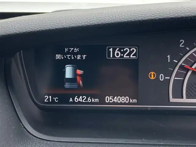 ホンダ Ｎ ＢＯＸ カスタム G L ホンダセンシング 香川県 2018(平30)年 5.4万km プラチナホワイトパール 登録時走行距離：54079km/ディーラー純正8型ナビ/バックカメラ/左側パワースライドドア/衝突被害軽減装置/レーンキープアシスト/レーダークルーズコントロール/横滑り防止装置/LEDヘッドライト/オートライト/フォグランプ/ビルトインETC/ロールサンシェード/ISOFIX/ステアリングスイッチ/プッシュスタート/スマートキー