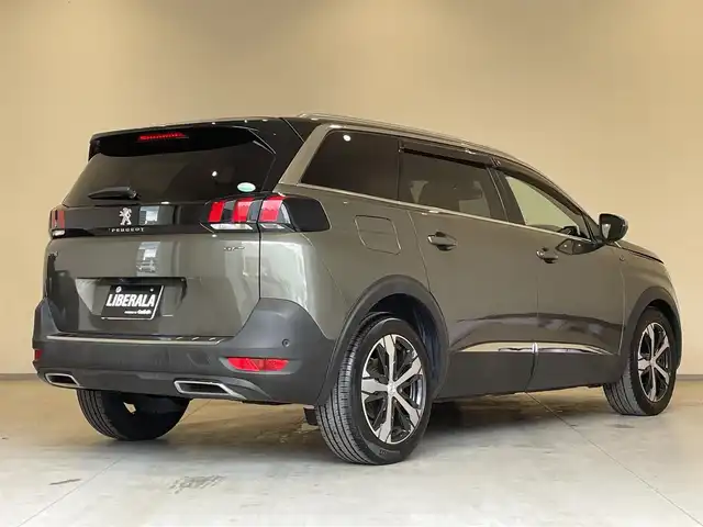 プジョー ５００８ GT ブルーHDi 熊本県 2019(平31)年 6.3万km アマゾナイトグレー ・スマートキー/・プッシュスタート/・パノラマサンルーフ/・アクティブセーフティブレーキ/・パーキングセンサー/・パーキングアシスト/・インテリジェントハイビーム/・レーンキープアシスト/・疲労検知/・クルーズコントロール(追従式)/・ハーフレザーシート/・D席パワーシート/・前席シートヒーター /・純正メモリナビ/　【Bluetooth・USB・AppleCarPlay・AndroidAuto】/・フルセグTV/・バックカメラ/・フロントカメラ＆左サイドカメラ/・ETC/・GPSレーダー/・パワーバックドア/・LEDフェッドランプ/・LEDフォグランプ/・純正マット/・純正バイザー/・保証書/取説
